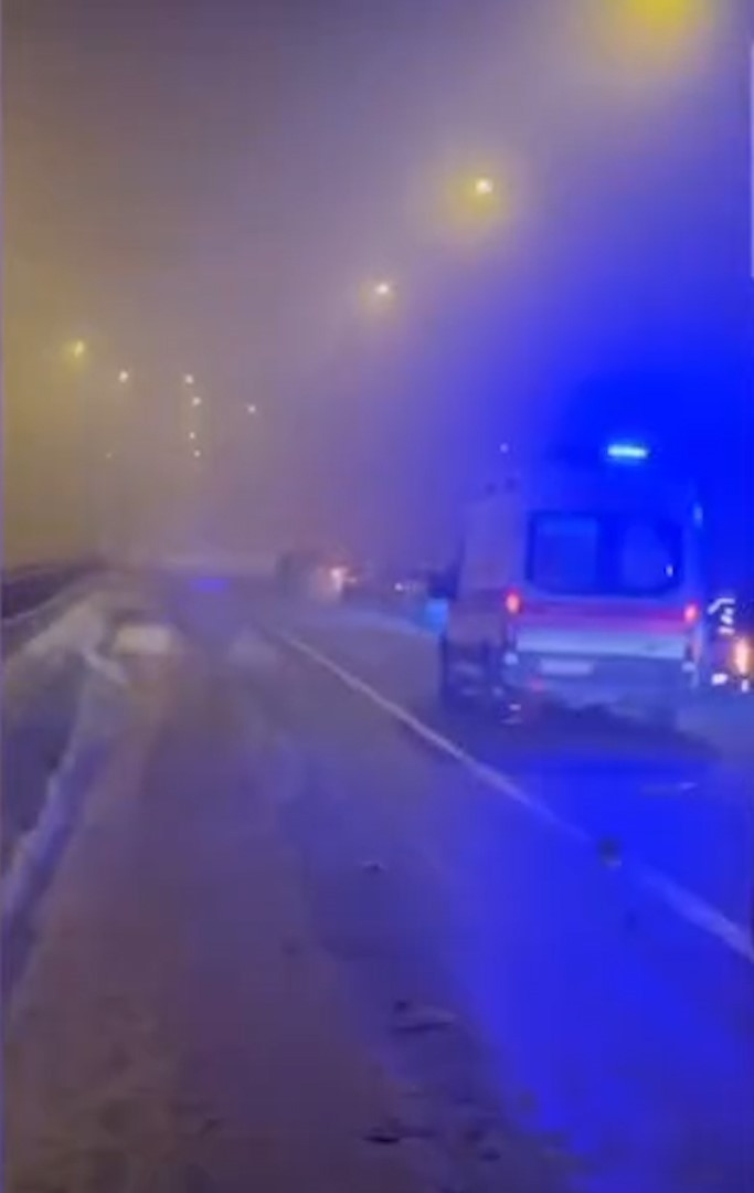 Havalimanı yolunda korku dolu anlar: 13 ara&ccedil; zincirleme kaza yaptı: 7 yaralı - Resim : 3
