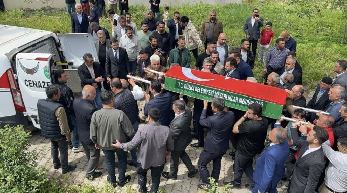 Öldürülen öğretmen ve öğrenciler son yolculuğuna uğurlanıyor - Resim : 4