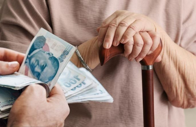 Anayasa Mahkemesi, emekli zammı davasında kritik karar aldı: Seyyanen zammın yolu açıldı - Resim: 11