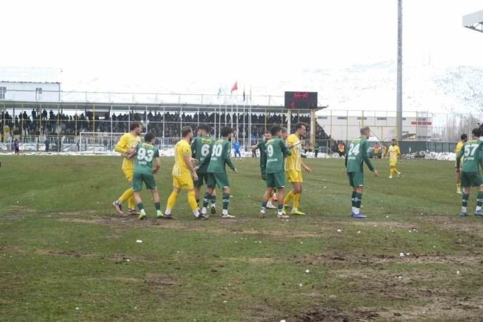 Şampiyonluk maçında futbol sahası karıştı: Türkiye'nin efsanesi adım adım... - Resim: 1