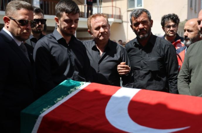 Öldürülen öğretmen ve öğrenciler son yolculuğuna uğurlanıyor - Resim : 3