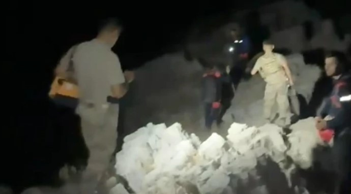 Şırnak'ta mahsur kalan 2 mühendis için gece yarısı nefes kesen kurtarma - Resim : 3