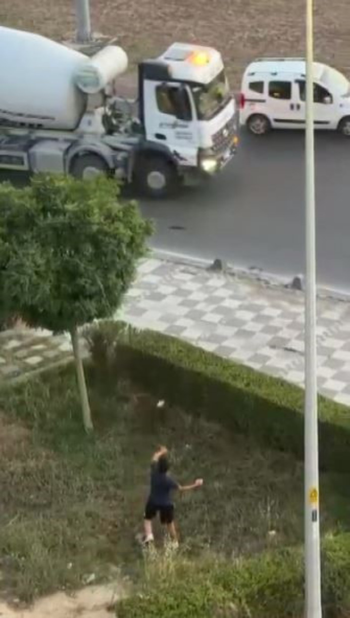Tekirdağ'da seyir halindeki araçlara taşlı saldırı: O anlar kamerada - Resim : 1