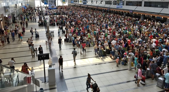 Antalya Havalimanı'nda rekor yoğunluk: 7 ayda 19 milyondan fazla yolcu ağırlandı - Resim : 1