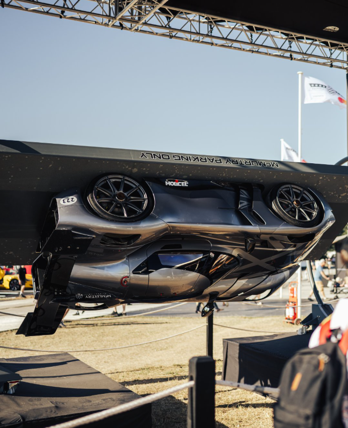 Bu araba baş aşağı bile gidebiliyor: Sadece 24 tane satıldı - Resim : 3