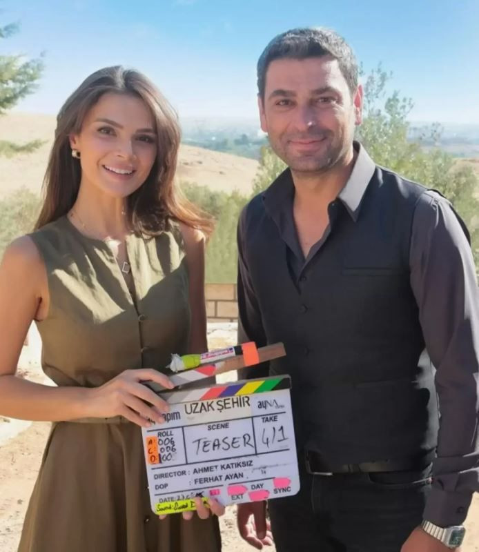 Topu ve şortu kendisinden büyük minik çocuk kim? Bugün milyonların izlediği Uzak Şehir'in yıldız oyuncusu - Resim: 40