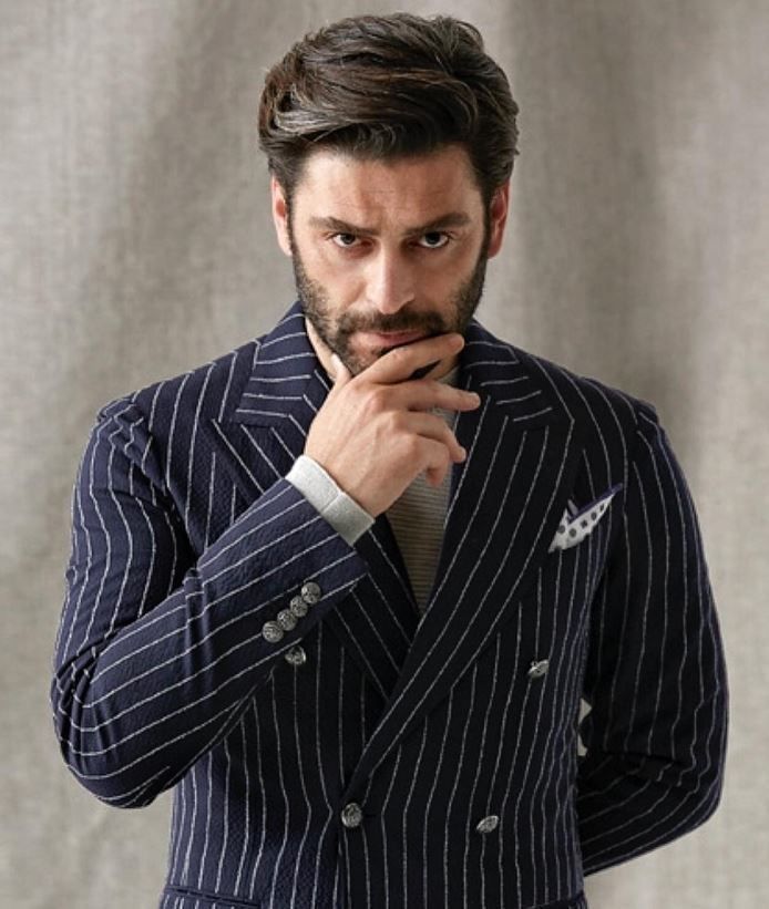 Topu ve şortu kendisinden büyük minik çocuk kim? Bugün milyonların izlediği Uzak Şehir'in yıldız oyuncusu - Resim: 26