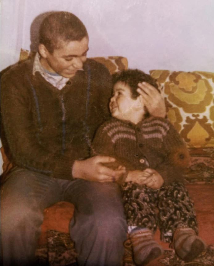 Topu ve şortu kendisinden büyük minik çocuk kim? Bugün milyonların izlediği Uzak Şehir'in yıldız oyuncusu - Resim: 31