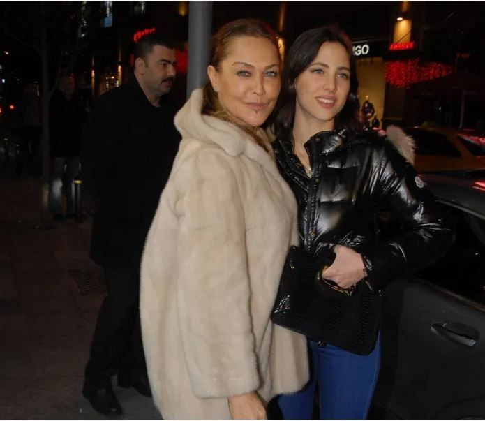 Hülya Avşar'ın kızı Zehra Çilingiroğlu Paris’te parladı: Başarısıyla Türkiye’yi gururlandırdı - Resim: 7