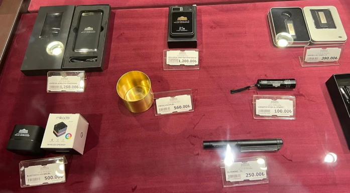 Vatandaş vergi y&uuml;k&uuml;n&uuml;n altında ezilirken; Saray'da vergisiz mağaza a&ccedil;ıldı - Resim : 1