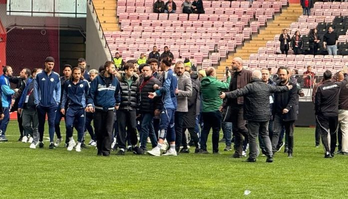 Türkiye'de şampiyonluk maçı öncesi saha karıştı: Maç sonucuna herkes şaştı kaldı - Resim: 5