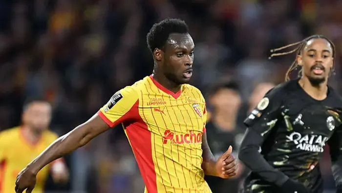 Galatasaray'dan savunmaya dev hamle: Avrupa devleriyle yarışa girdi - Resim: 4