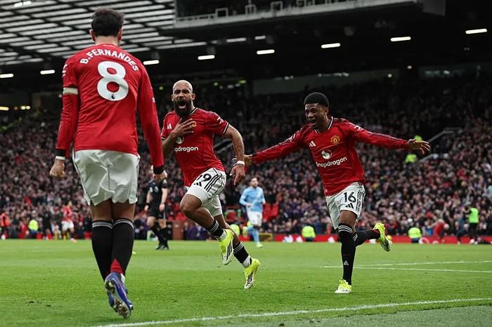 Manchester United'dan Tottenham galibiyeti: Saçların kesilmesine son... - Resim: 7
