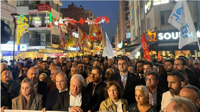 İzmir’de 'Cemil Tugay' protestosu: Meydanlar kapatıldı, TOMA’lar dizildi - Resim : 2