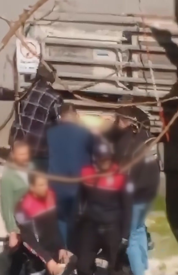 Şüpheli böyle etkisiz hale getirildi: Beşiktaş’ta plaza önü savaş alanına dönmüştü - Resim : 4