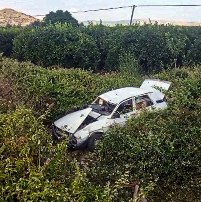 Kara yolunda kabusu yaşadı: Bahçeye uçtu: Adana’da feci kaza 2’si çocuk 4 yaralı - Resim : 4