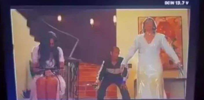 Katy Perry’yi alevler sardı: 'Watch It Burn' klip çekiminde yangın paniği - Resim: 7