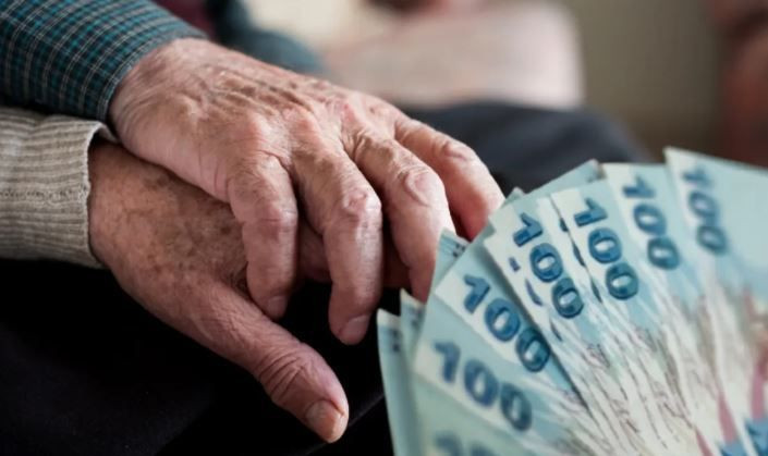 Anayasa Mahkemesi, emekli zammı davasında kritik karar aldı: Seyyanen zammın yolu açıldı - Resim: 2