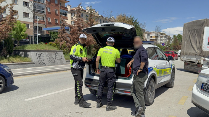 Ters yöne girdi cezayı yedi... Pişkince polise kızdı - Resim : 2