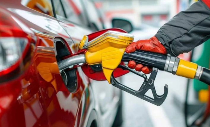 Benzine bu gece zam geliyor: Pompaya yansıyacak miktar belli oldu - Resim: 1