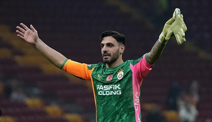 Galatasaray'da taraftarı çıldırtacak karar: Gidecek deniliyordu kalmasına karar verildi - Resim: 7