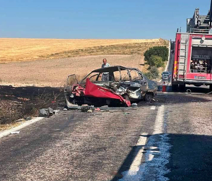 Adana'daki kazada araç küle döndü: Alev topunun arasından iki kişi kurtarıldı - Resim : 2
