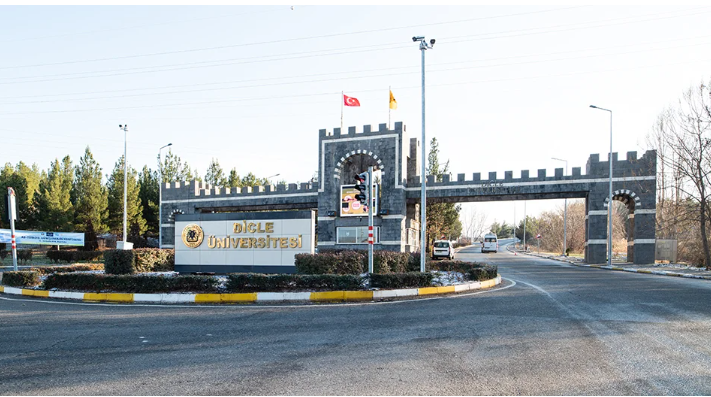 Üniversite para basacak, kampüste petrol bulundu anlaşma imzalandı - Resim: 1