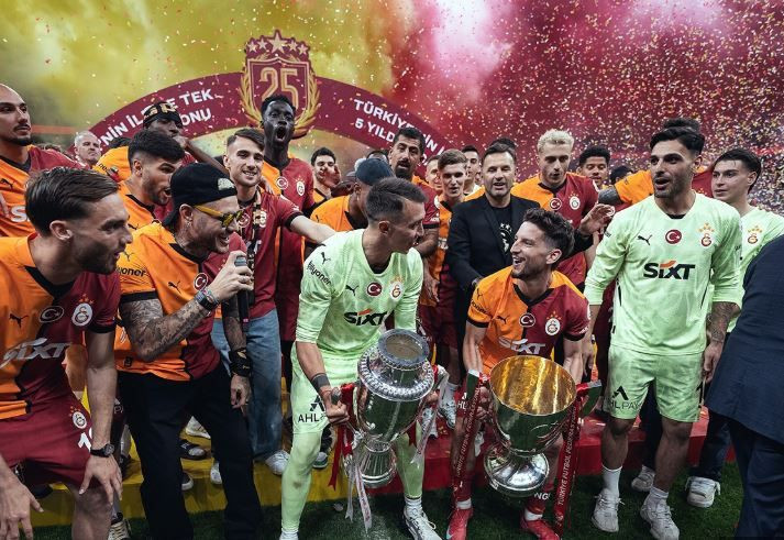 Efsaneler devreye girdi: Galatasaray’da Muslera ve Mertens’ten Şampiyonluk hamlesi - Resim: 4