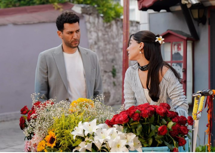 Kamera arkasında gülümseten anlar: Güller ve Günahlar setinden görüntüler gündem oldu - Resim : 1