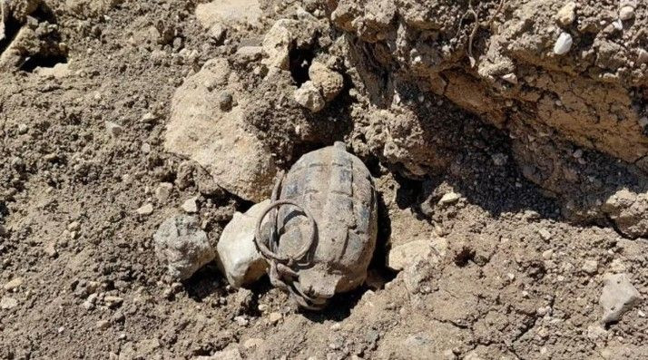 "Kurtuluş Savaşı'ndan el bombası getirdim" dedi, kimse inanmadı: Çocuklar oynarken buldu - Resim: 1