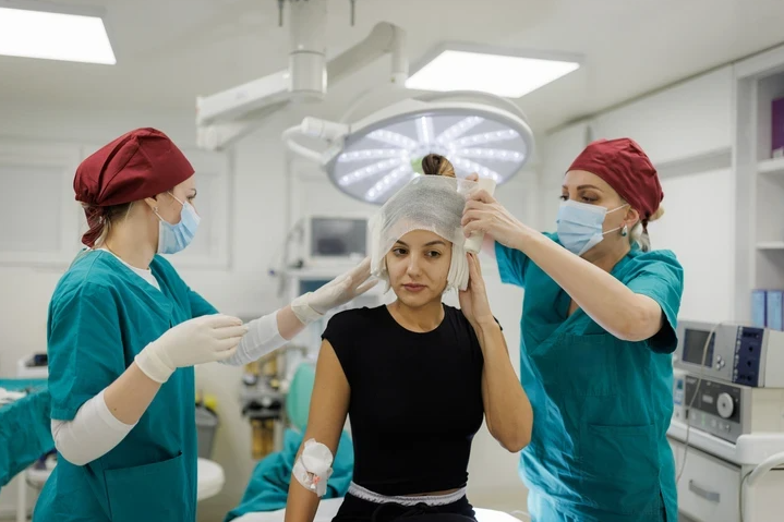Asya’da sosyal medya ile patlayan yeni trend: Kadınlar 'elf kulağı' için estetik kliniklerine hücum etti - Resim : 2