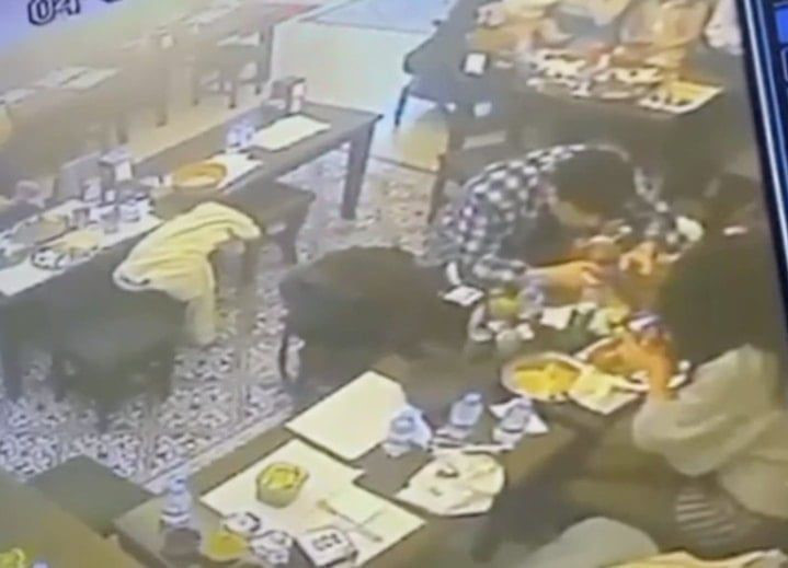 Yemek zevki kabusa d&ouml;nd&uuml;: İlk ısırıkta neye uğradığını şaşırdı - Resim : 4