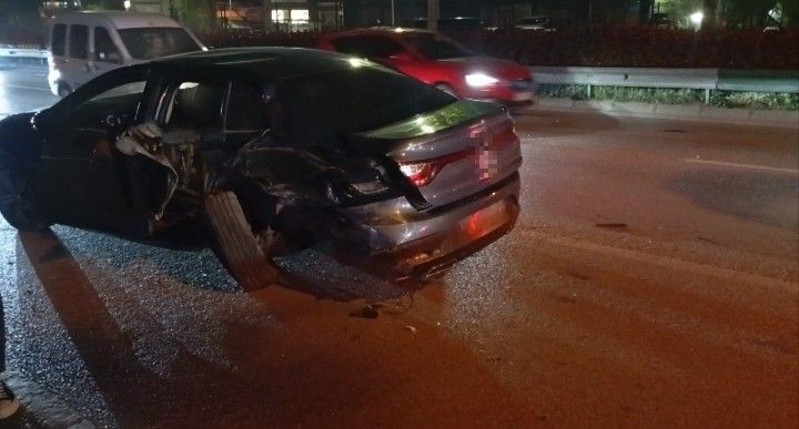 Bursa’da gece yarısı kaza: Çarpışan otomobillerden biri takla attı - Resim: 2