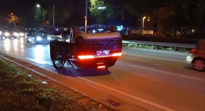 Bursa’da gece yarısı kaza: Çarpışan otomobillerden biri takla attı - Resim: 3