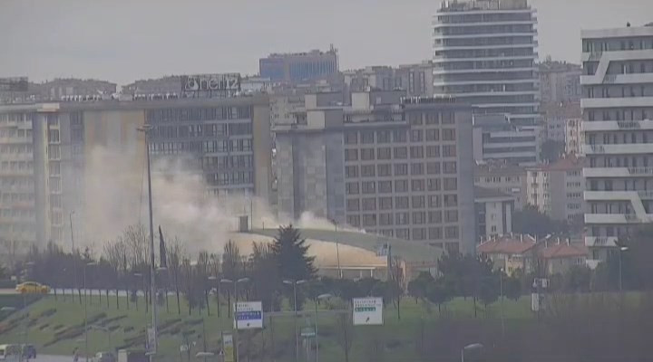 Merter Polisevi alevlere teslim oldu: Dumanlar binayı sardı - Resim : 4