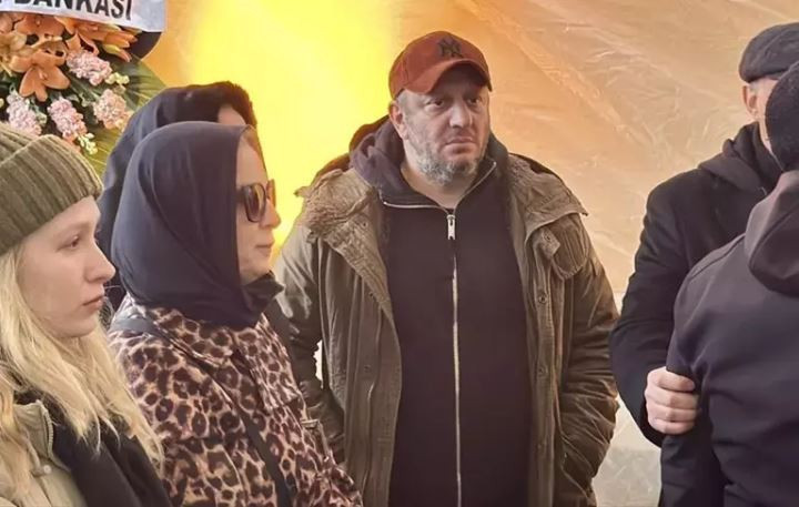 Ünlü oyuncu Serkan Keskin'e çifte acı: 7 ay önce annesini kaybetmişti! - Resim : 1