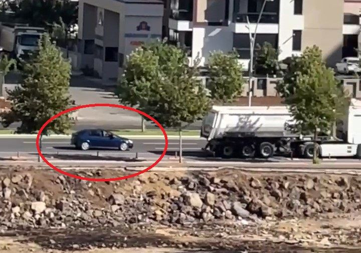 Silahlar konuştu: Cip delik deşik oldu: 3 kişi yara almadan kurtuldu: Saldırı anının görüntüleri ortaya çıktı - Resim: 4