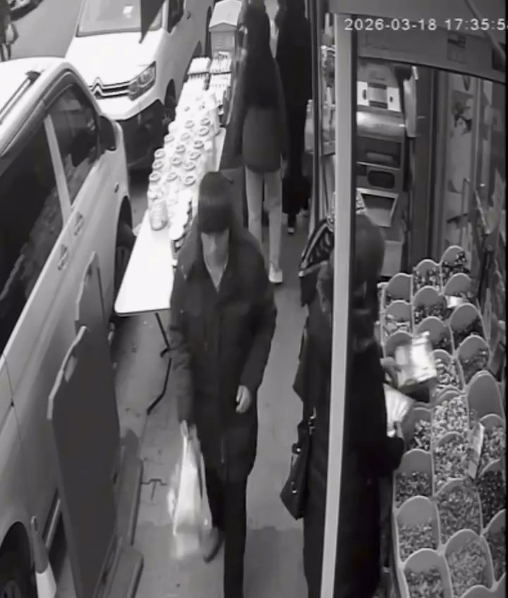 İstanbul&rsquo;da bayramlık vurgunu: &Ccedil;ikolata ve kıyafetleri &ccedil;aldılar - Resim : 3