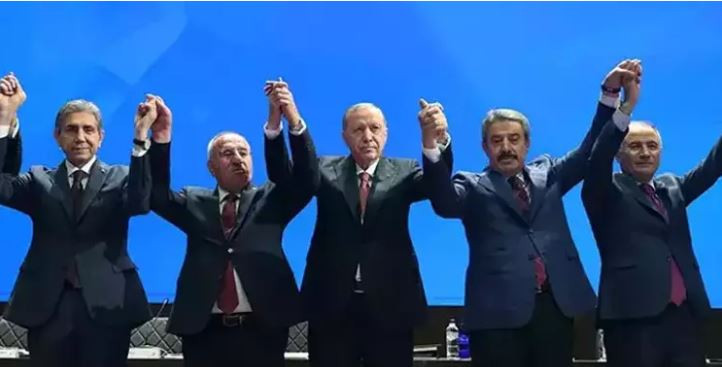 4 belediye başkanı AKP'ye katıldı - Resim : 3