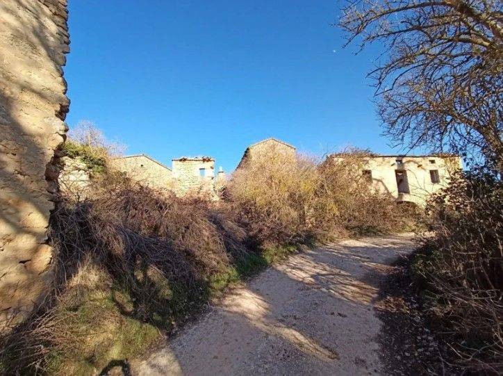 50 yıldır kimsenin yaşamadığı köy satıldı: Değeri dudak uçuklattı - Resim: 9