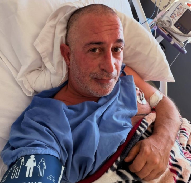 Cem Yılmaz’ın kulak memesindeki detay gündem oldu: Kalp krizi geçirmişti - Resim : 1
