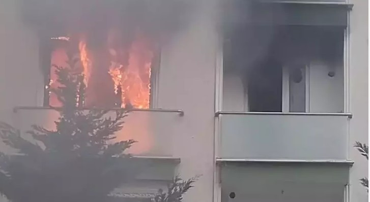 Maltepe'de yangın: Mahsur kalan 4 kişi son anda kurtartıldı - Resim : 2