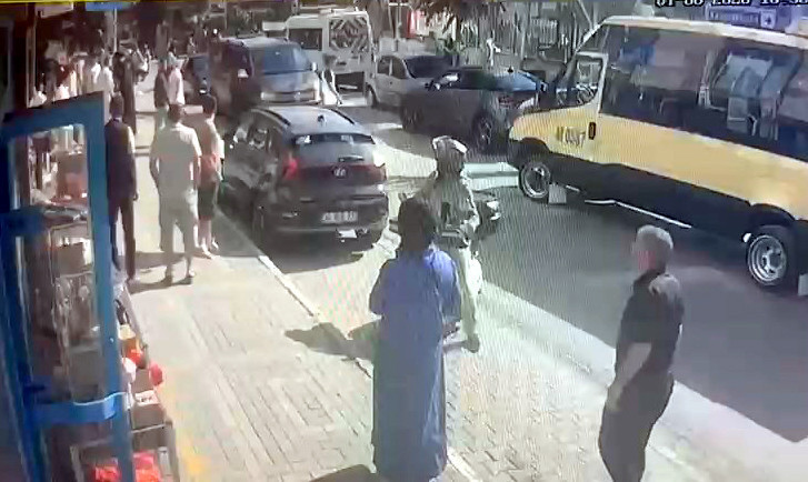 Avcılar'da mahallede korku dolu anlar: Çocuk kavgası bıçaklı hesaplaşmaya dönüştü - Resim : 5