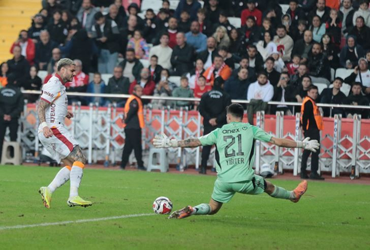 Şampiyonluk maçında Okan Buruk'un kararı: Galatasaray-Antalyaspor maçı muhtemel 11'ler - Resim: 5