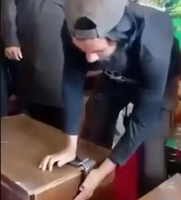 Taliban’dan akıllara zarar bir yasak daha: Kararı duyar duymaz harekete geçtiler - Resim : 1