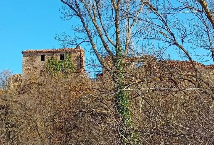 50 yıldır kimsenin yaşamadığı köy satıldı: Değeri dudak uçuklattı - Resim: 2