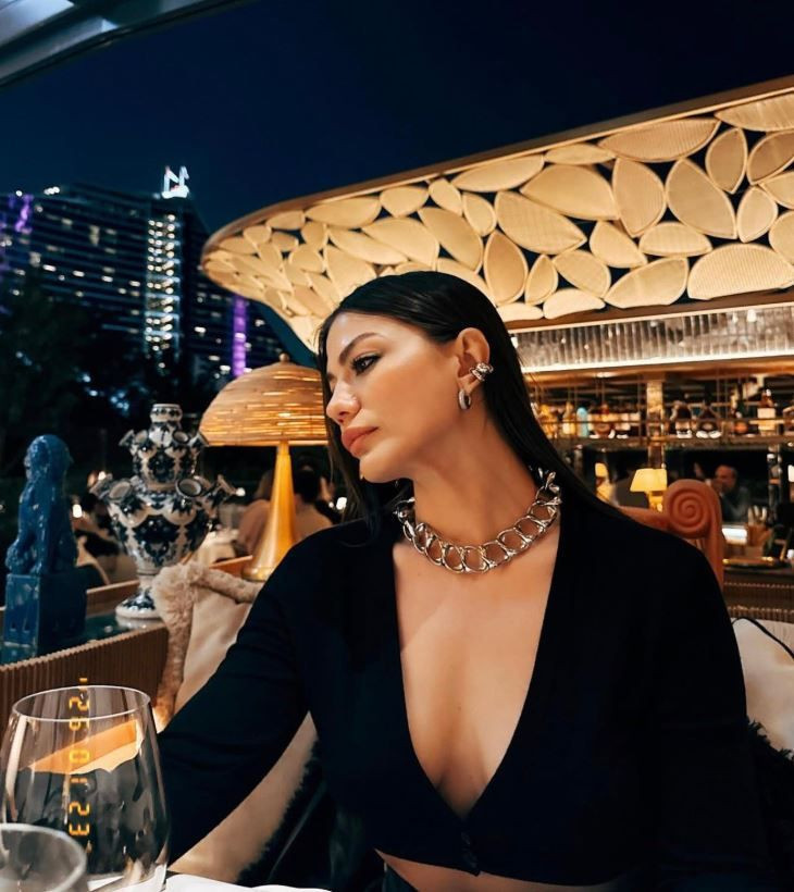 Eşref Rüya’nın yıldızı Dubai’de: Demet Özdemir’den göz kamaştıran kareler - Resim: 6