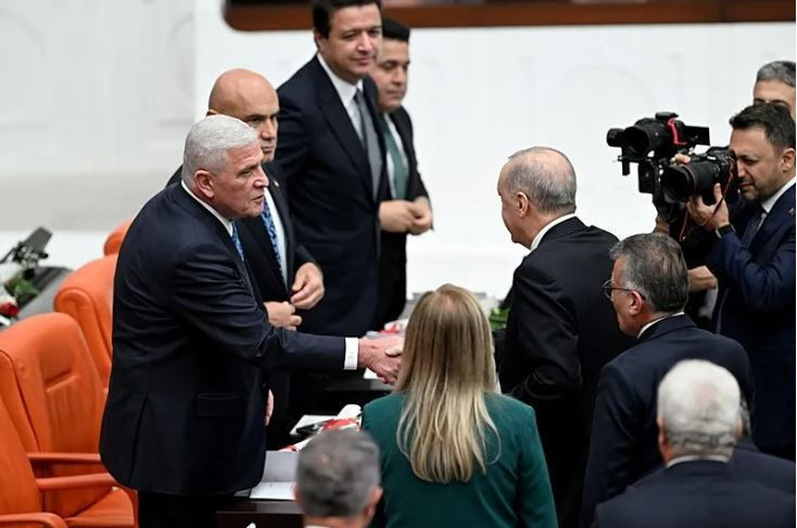 Bahçeli'den Dervişoğlu ile tokalaşma mesajı: Her ekim ayı yeni başlangıç oluyor - Resim : 1