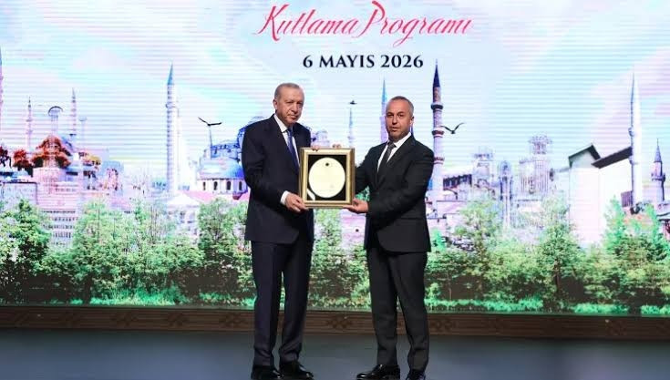 Erdoğan’ın ödül verdiği vakıftan faizli burs cezası: İsrail’le ticareti gündeme damga vurmuştu - Resim : 1