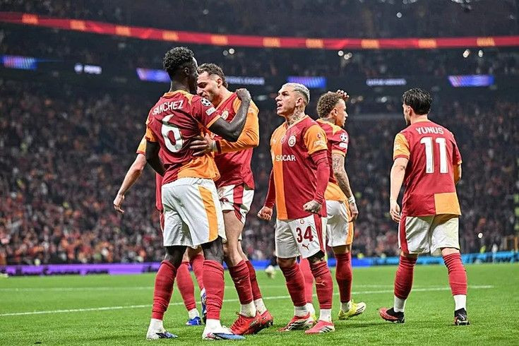Cimbom rekor üstüne rekor kırıyor: Taraftarlar mağazalara akın etti - Resim: 12